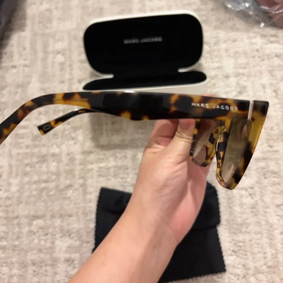Marc Jacobs Flat Top Brown Gradient Tortoiseshell Square Frame Sunglasses - Picture 6 of 8